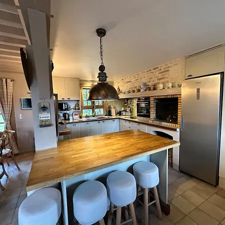 Villa La Moutiniere, Luxury With Pool Manerbe