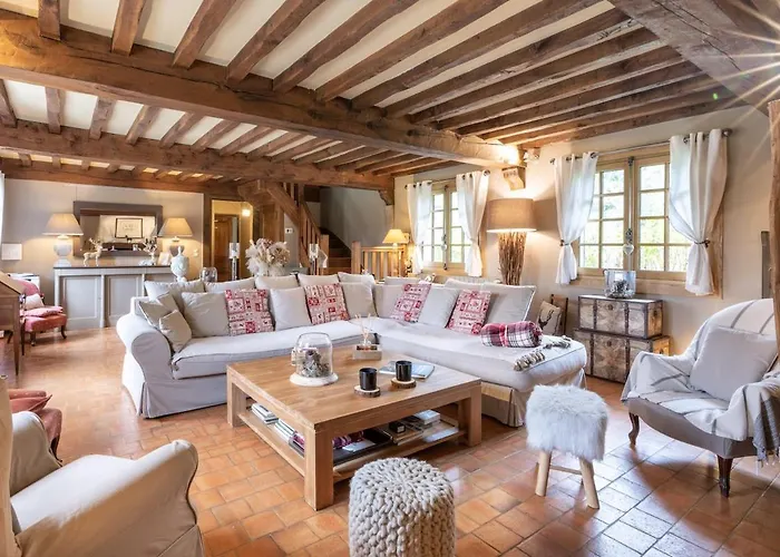 Vila La Moutiniere, Luxury With Pool Manerbe