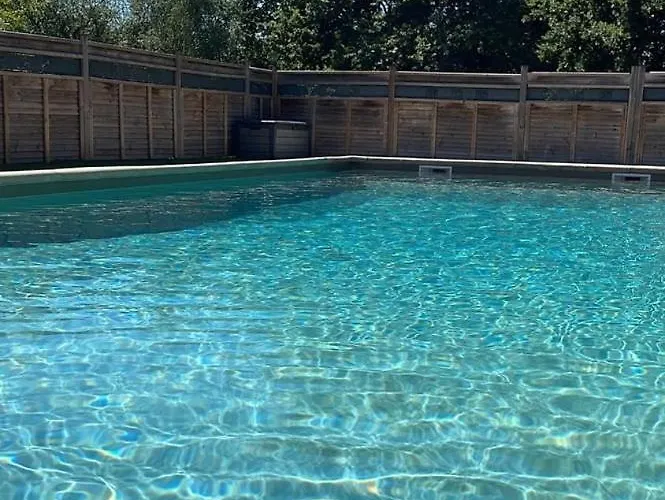 Vila La Moutiniere, Luxury With Pool Manerbe