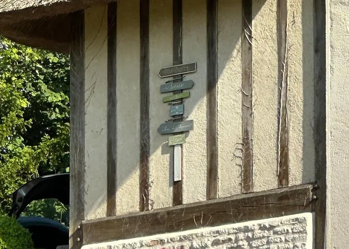 Vila La Moutiniere, Luxury With Pool Manerbe