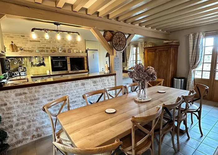 Vila La Moutiniere, Luxury With Pool Manerbe