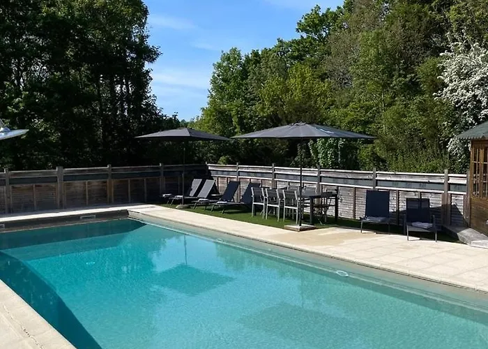 Vila La Moutiniere, Luxury With Pool Manerbe