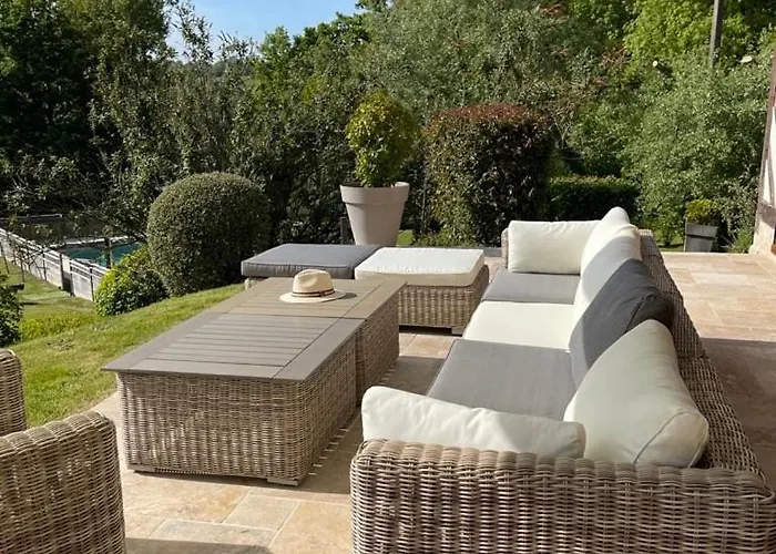 Vila La Moutiniere, Luxury With Pool Manerbe