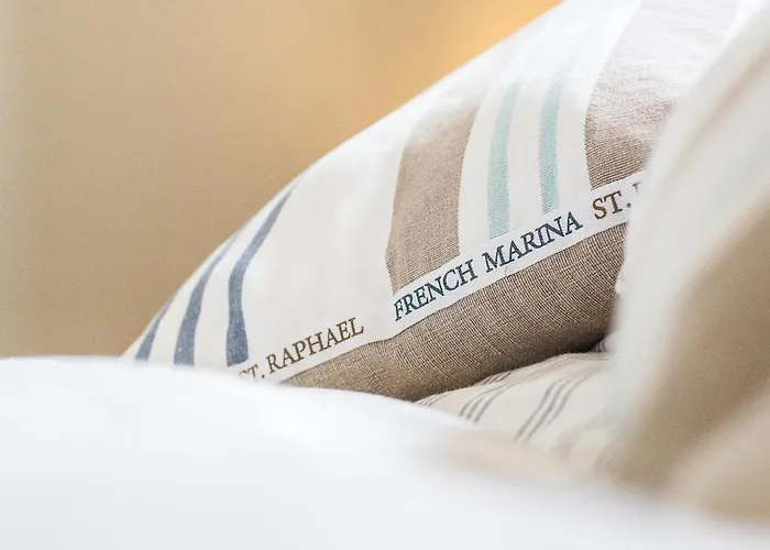 La Moutiniere, Luxury With Pool Vila *